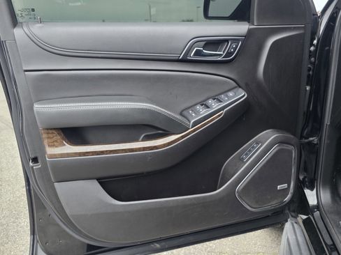 Used 2019 Chevrolet Suburban LT image 18
