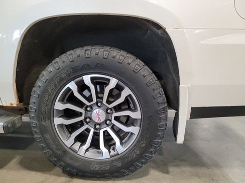 Used 2015 GMC Yukon XL Denali w/ Touring Package AWD/4WD image 11