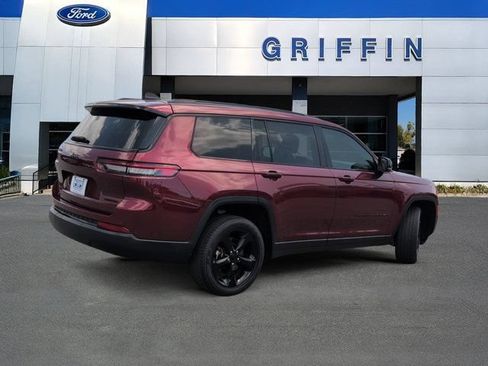 Used 2023 Jeep Grand Cherokee L Limited w/ Black Appearance Package RWD image 4