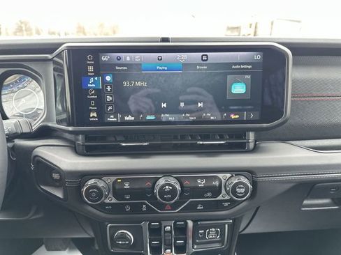 Used 2025 Jeep Wrangler Unlimited Rubicon image 14