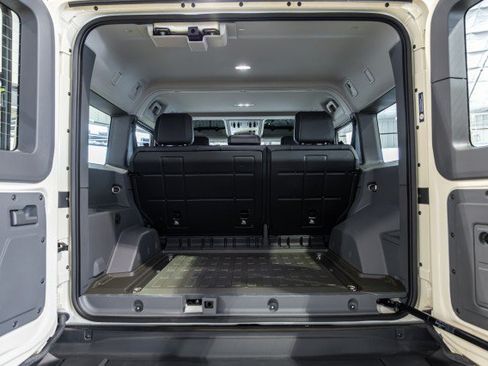 Used 2025 INEOS Grenadier AWD/4WD image 27