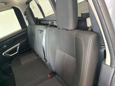 Used 2018 Nissan Titan SV w/ SV Convenience Package image 7