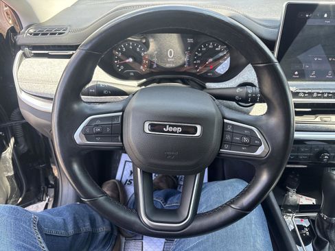 Used 2022 Jeep Compass Latitude w/ Sun and Sound Group AWD/4WD image 17
