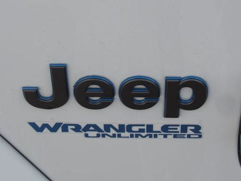Used 2022 Jeep Wrangler Unlimited Rubicon 4xe w/ Steel Bumper Group AWD/4WD image 10