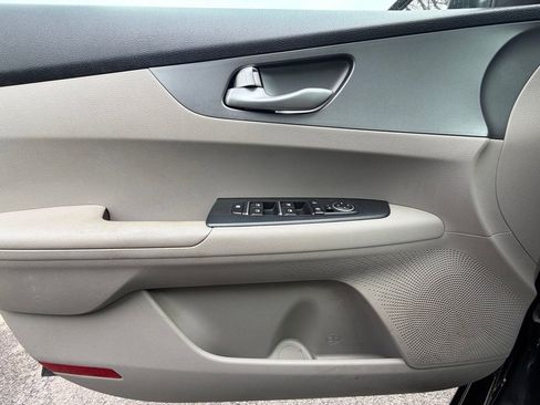 Used 2019 Kia Forte LXS image 29