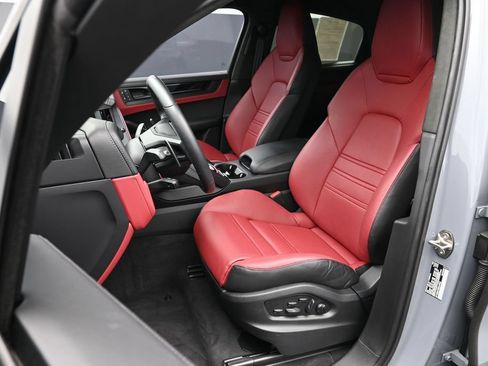 Certified 2025 Porsche Cayenne GTS AWD/4WD image 5