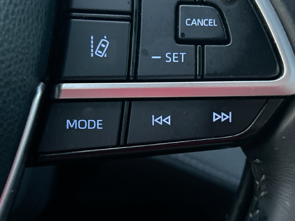 Used 2022 Toyota Highlander XSE FWD image 17