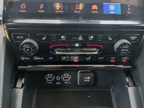 Used 2025 Jeep Grand Cherokee L Limited w/ Luxury Tech Group II RWD image 30