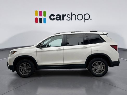 Used 2025 Honda Passport TrailSport image 2