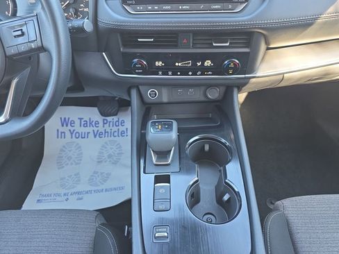 Used 2023 Nissan Rogue SV image 11