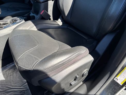 Used 2019 Jeep Cherokee Limited image 15