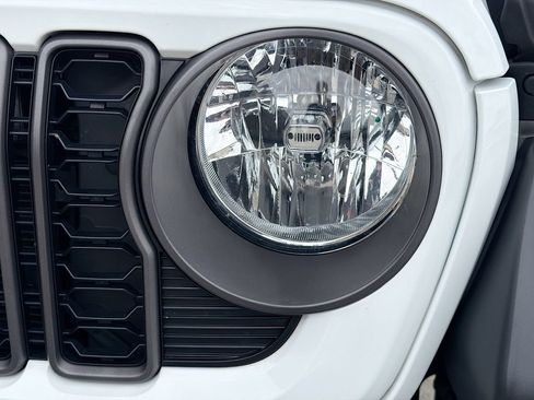 Used 2024 Jeep Wrangler Unlimited Sport AWD/4WD image 10