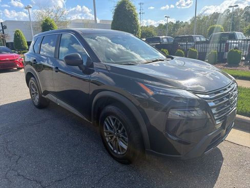 Used 2024 Nissan Rogue S image 4