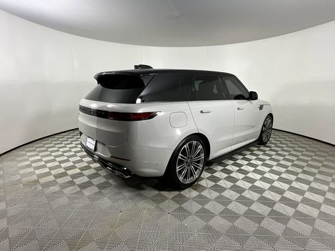 Used 2025 Land Rover Range Rover Sport Dynamic SE image 4