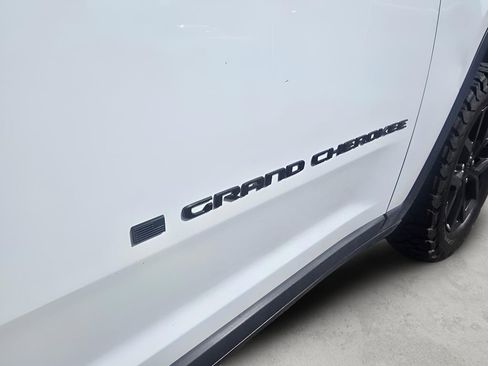 Used 2024 Jeep Grand Cherokee Altitude image 17