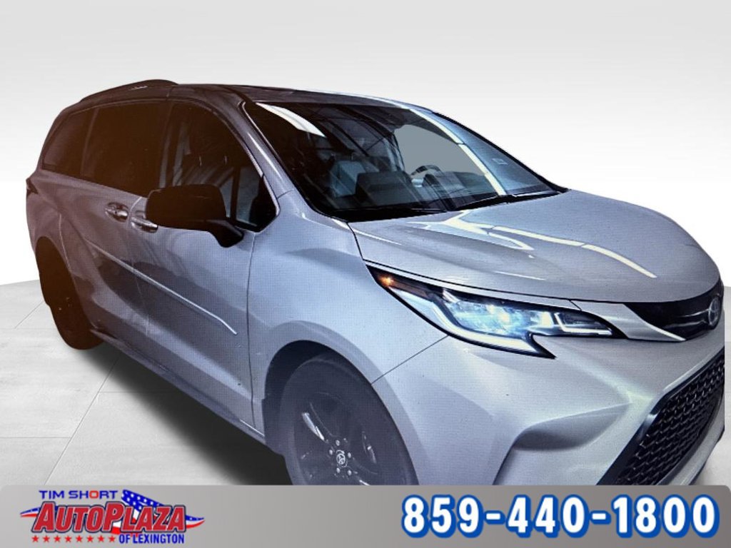 Used 2023 Toyota Sienna XSE AWD/4WD image 5