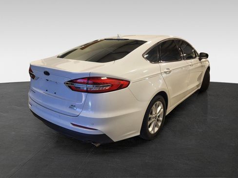 Used 2020 Ford Fusion SE image 4