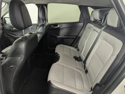 Used 2023 Ford Escape SE image 16
