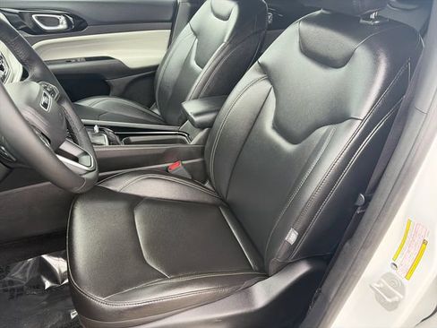 Used 2025 Jeep Compass Limited AWD/4WD image 39