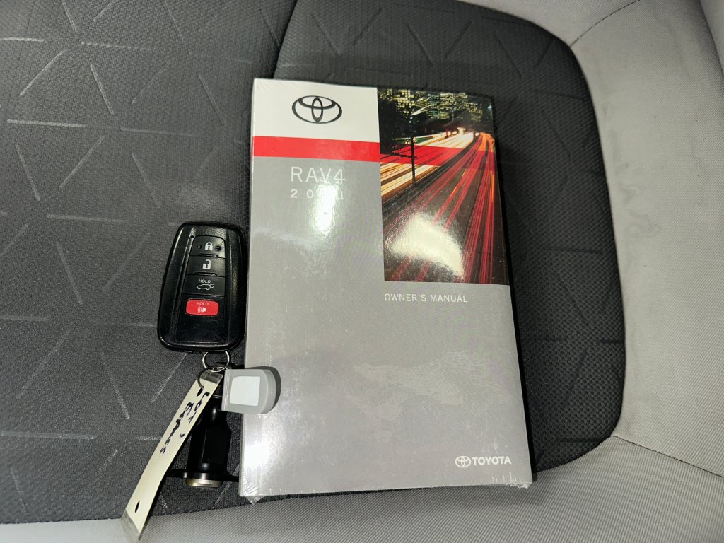Used 2021 Toyota RAV4 XLE w/ Convenience Package AWD/4WD image 4