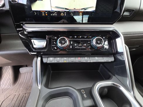 Used 2024 GMC Sierra 2500 Denali w/ Denali Reserve Package image 25