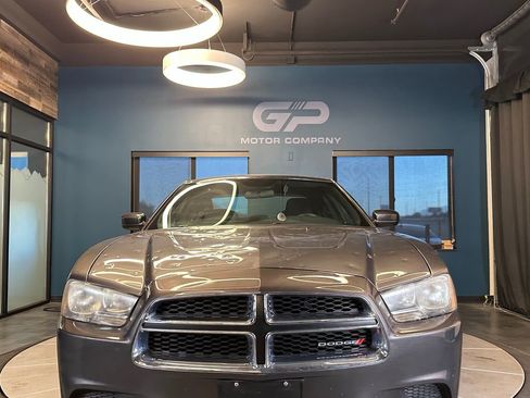 Used 2014 Dodge Charger SE RWD image 8