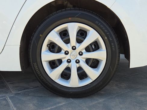 Used 2022 Toyota Corolla LE image 5