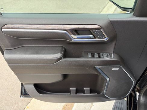 Used 2023 Chevrolet Silverado 1500 LTZ AWD/4WD image 9