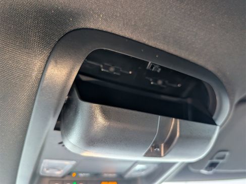 Used 2023 Buick Enclave Essence image 38