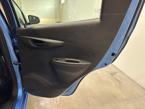 Used 2017 Chevrolet Spark LT FWD image 33
