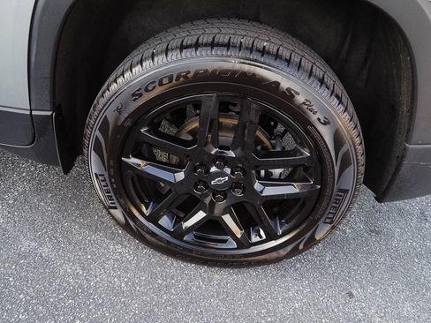 Used 2023 Chevrolet Traverse LT FWD image 36