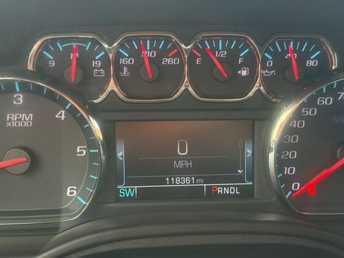 Used 2018 Chevrolet Suburban LT AWD/4WD image 19