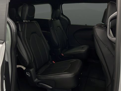 New 2026 Chrysler Pacifica Select AWD/4WD image 30
