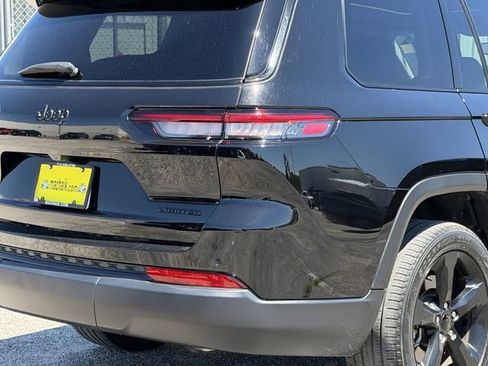 Used 2024 Jeep Grand Cherokee L Limited w/ Black Appearance Package image 10