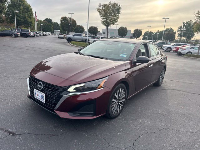 Used 2025 Nissan Altima 2.5 SV FWD image 9