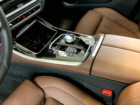 Used 2025 BMW X5 M60i image 16