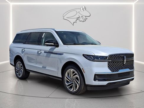 New 2026 Lincoln Navigator Reserve AWD/4WD image 4