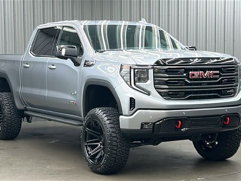 Used 2024 GMC Sierra 1500 AT4 w/ Technology Package image 7