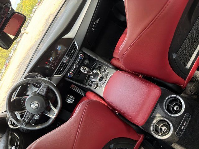 Used 2023 Alfa Romeo Giulia Veloce RWD image 21