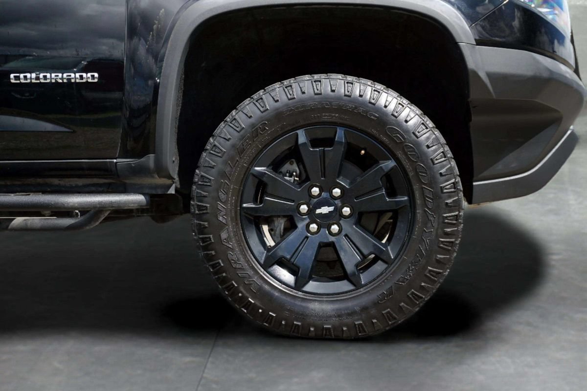 Used 2020 Chevrolet Colorado ZR2 w/ ZR2 Midnight Special Edition AWD/4WD image 9