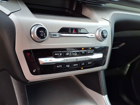 Used 2023 Ford Explorer XLT w/ Equipment Group 202A RWD image 10