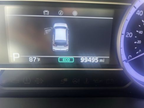 Used 2022 Kia Niro LX image 18