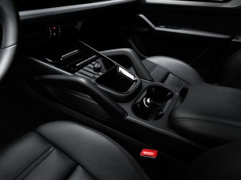 Certified 2026 Porsche Cayenne Coupe AWD/4WD image 26