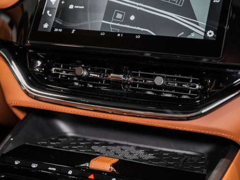 New 2026 Aston Martin DBX S image 30