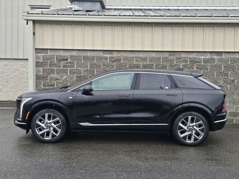 New 2026 Cadillac Optiq Luxury 1 image 3