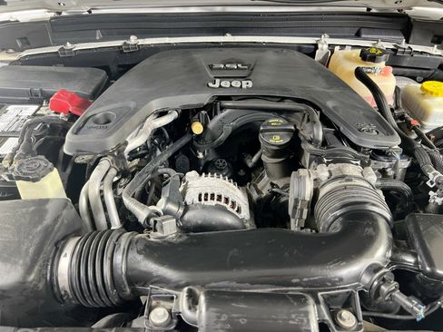 Used 2019 Jeep Wrangler Unlimited Sahara image 26