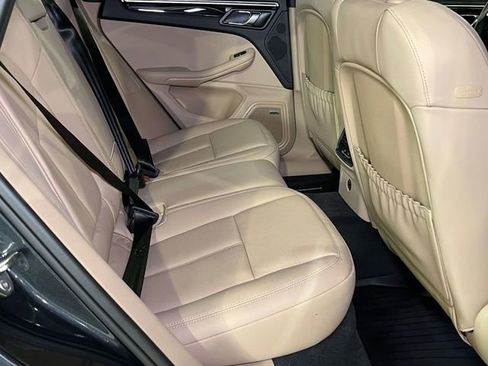 Certified 2024 Porsche Macan image 23