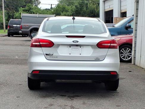 Used 2018 Ford Focus SE FWD image 4