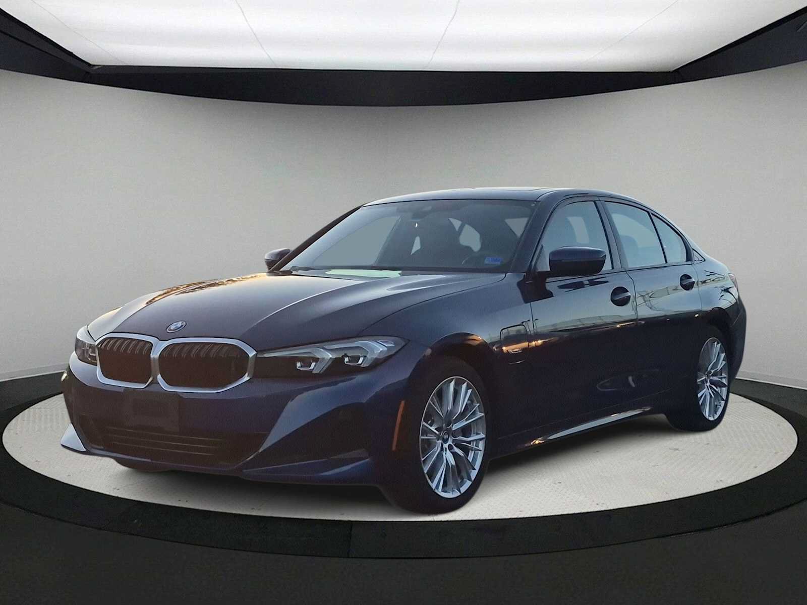 Used 2023 BMW 330e xDrive AWD/4WD image 4