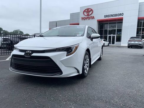 Used 2026 Toyota Corolla LE FWD image 4